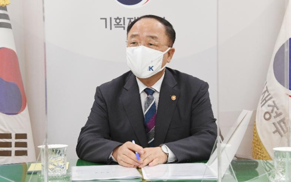 가상자산 과세가 내년 1월 1일부터 예정대로 시행된다는 방침이다. 홍남기 부총리 겸 기획재정부 장관은 '예정대로 과세한다'는 의견을 강조했다. (사진 출처 = 기획재정부)