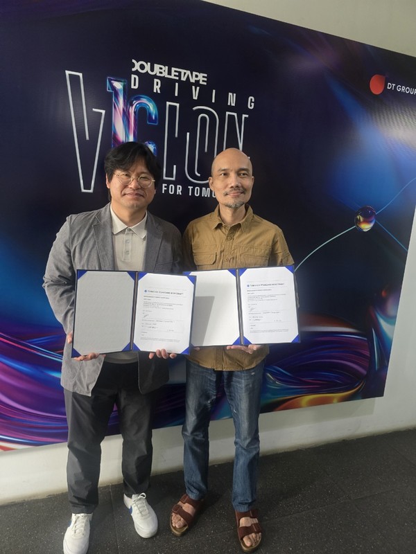 ㈜니즈퍼샌드 김남진 대표(좌)와 DT Group 리처드 회장(우) MOU 체결. 제공=㈜니즈퍼샌드